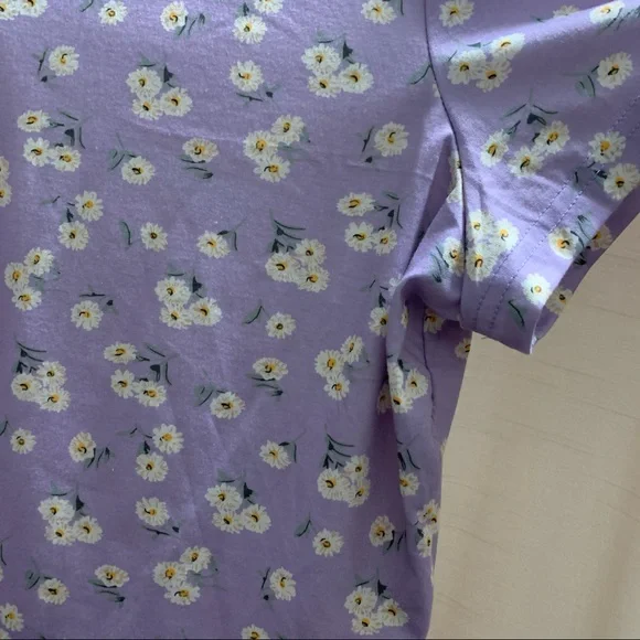 Lavender with White Ditsy Floral Design Button-Up Crop Top NWOT - Picture 6 of 13